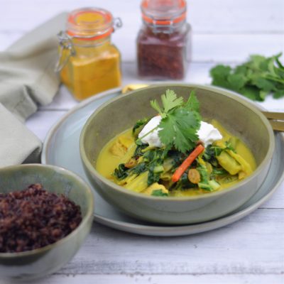 curry met groenten, kalkoen en rode rijst